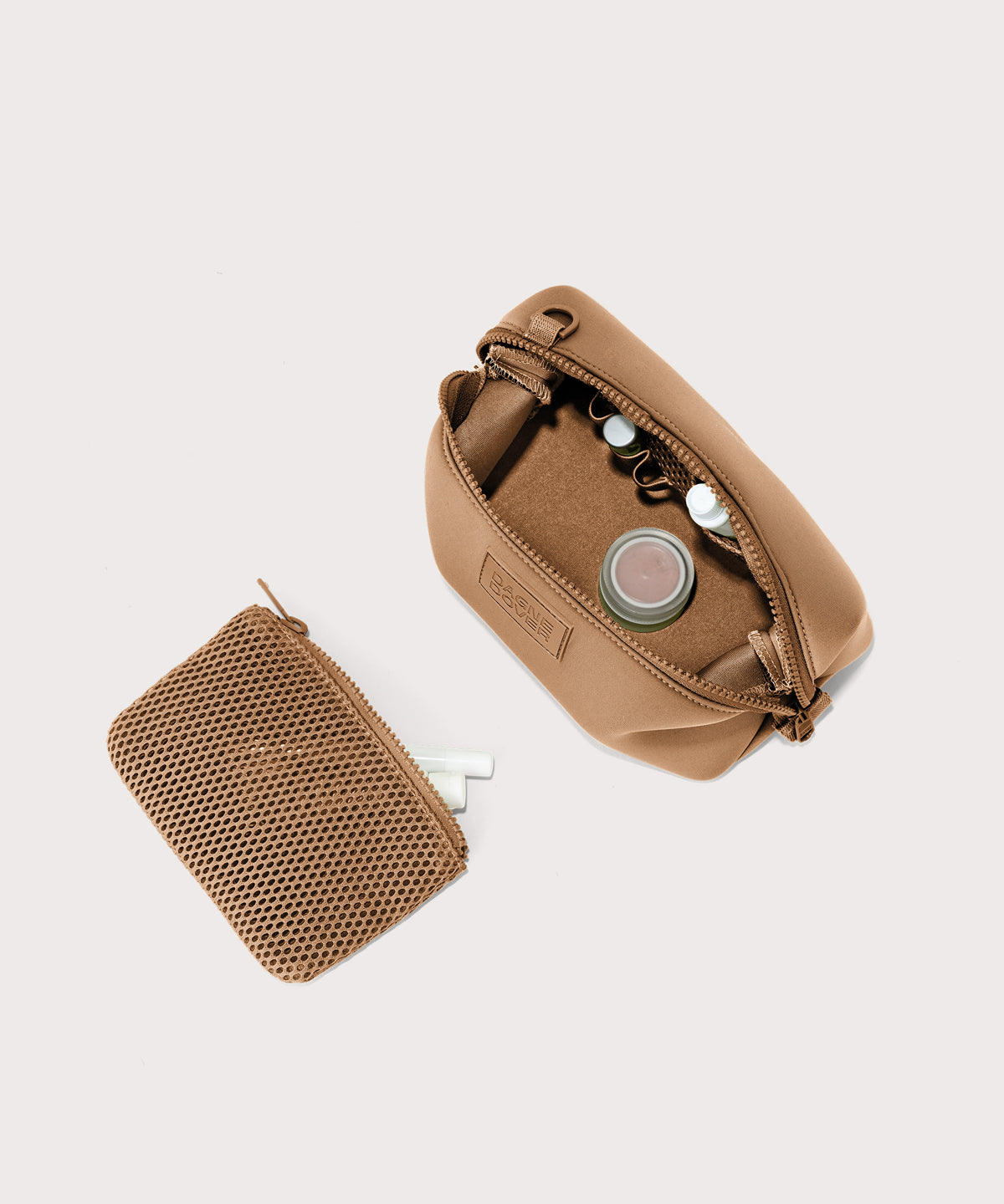 Hunter Toiletry Bag in Camel. Small - Image 2