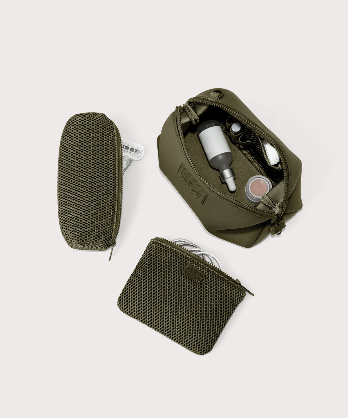 Hunter Toiletry Bag in Dark Moss. Large - Image 2