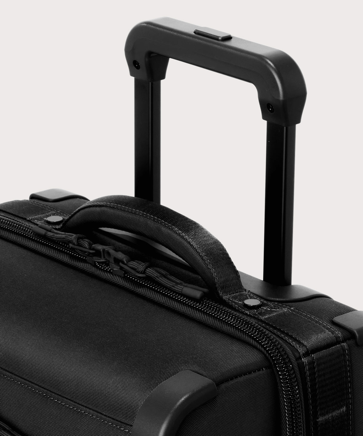 Seattle Carry-On Luggage in Onyx. Larger - 23.5 inch - Image 9