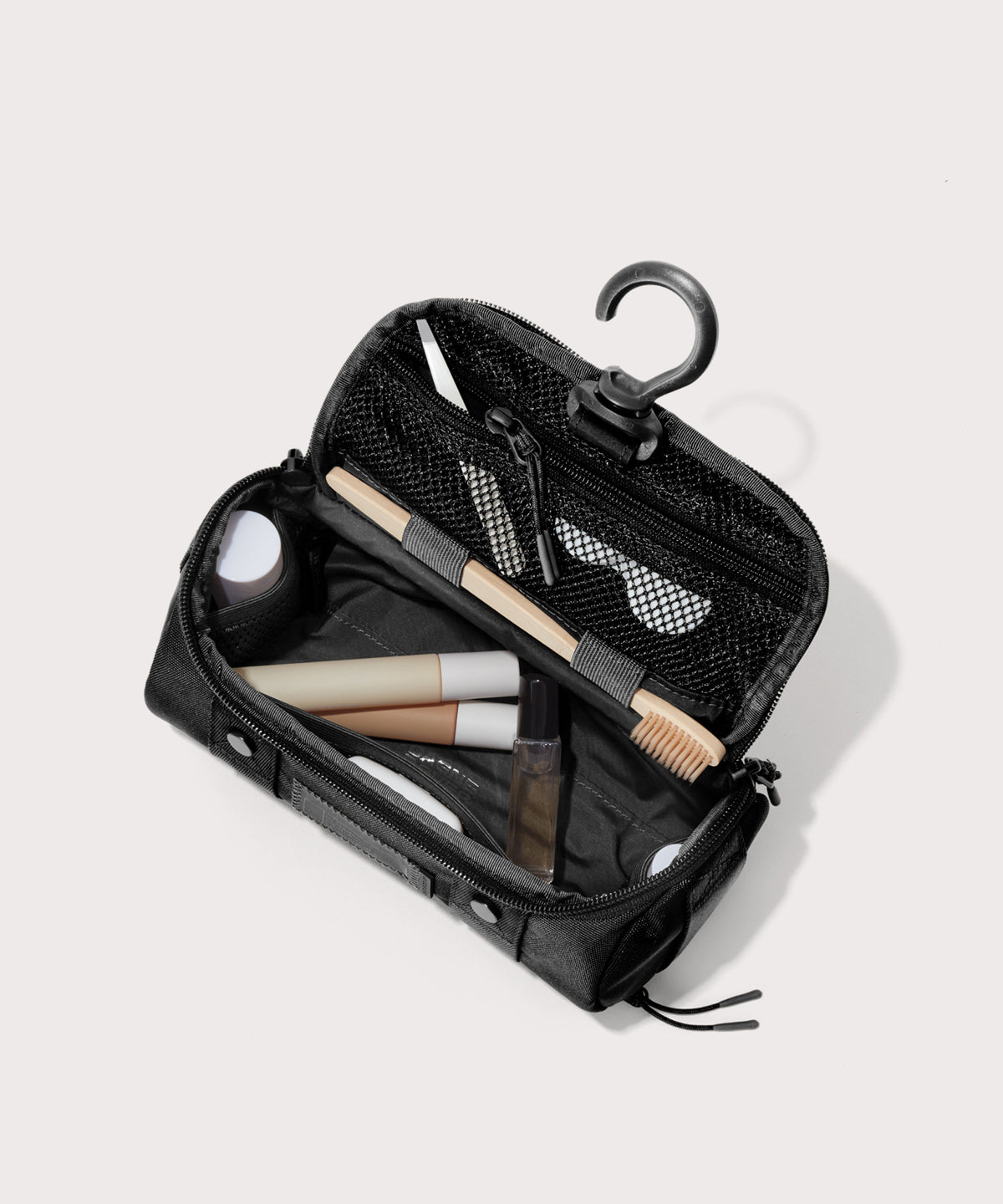 Seoul Dopp Kit in Onyx. Small - Image 2